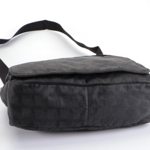 Chanel Messenger Bag - Picture 3 of 8